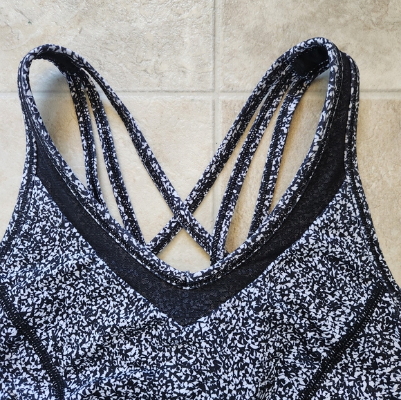 Lululemon Strap It Like It's Hot Tank - Size 6 - Picture 3 of 10
